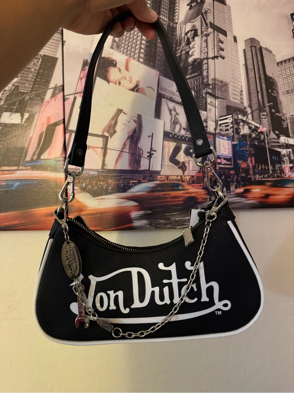 Von Dutch Black & White Y2K Baguette Shoulder Bag NWT - Picture 3 of 4